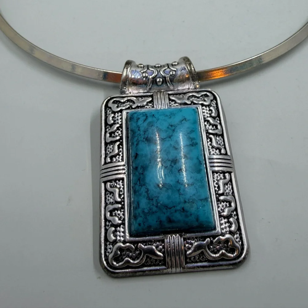 Sterling Silver Plated Collar Choker Necklace with Chunky Blue Turquoise Pendant - Picture 2 of 5